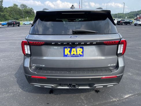Used 2025 Ford Explorer Active w/ Active Comfort Package AWD/4WD image 8