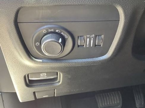 Certified 2023 Jeep Grand Cherokee Laredo AWD/4WD image 26