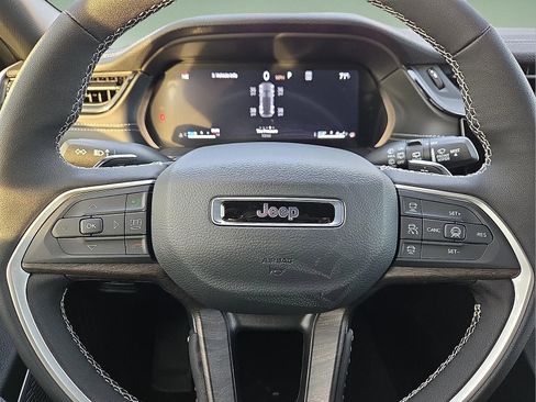 New 2026 Jeep Grand Cherokee Limited w/ Luxury Tech Group II image 24