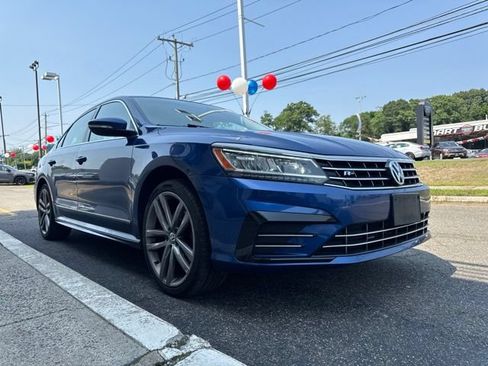 Used 2016 Volkswagen Passat 1.8T R-Line w/ R-Line Lighting Package FWD image 3