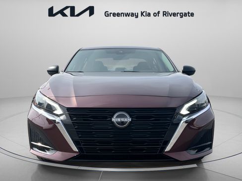 Used 2024 Nissan Altima 2.5 SV image 2