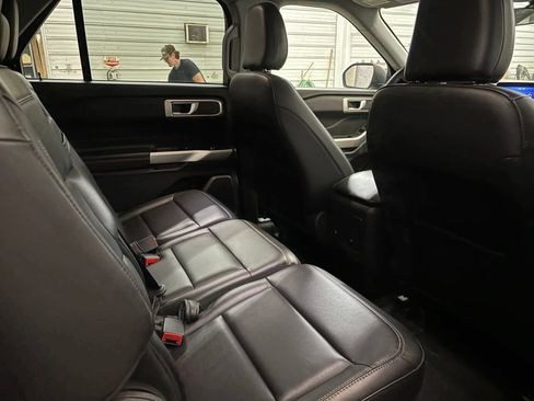 Used 2023 Ford Explorer XLT w/ Equipment Group 202A AWD/4WD image 32