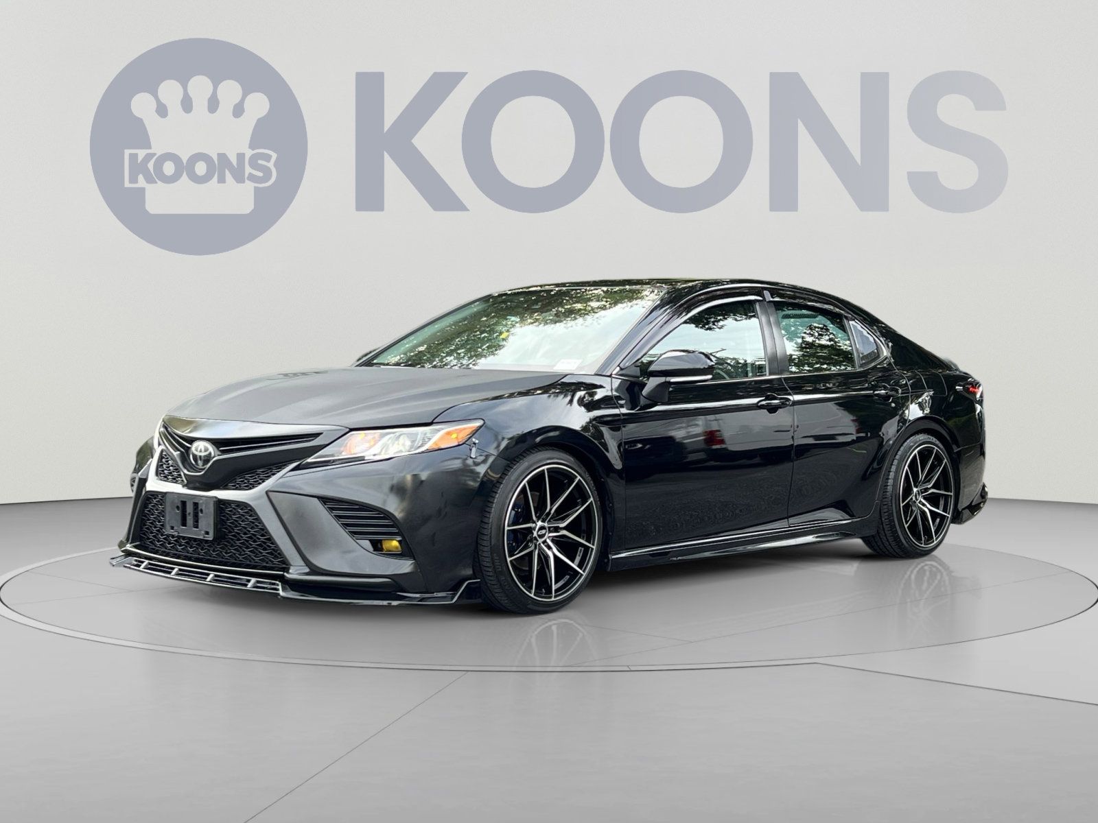 Used 2019 Toyota Camry SE w/ Audio Package FWD image 1