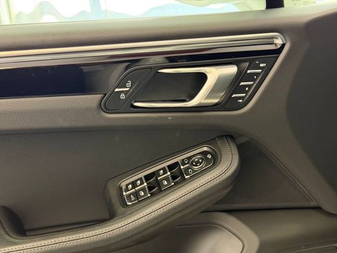 Certified 2023 Porsche Macan AWD/4WD image 14