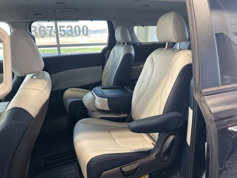New 2026 Kia Carnival EX FWD image 13
