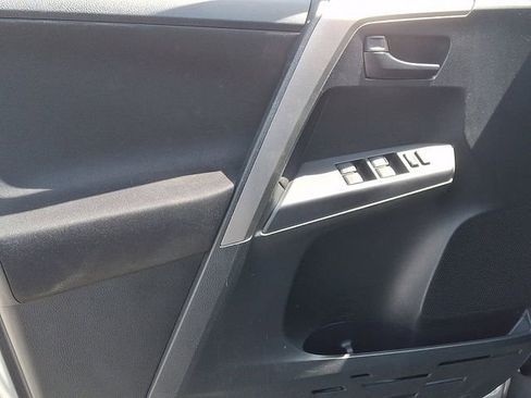 Used 2018 Toyota RAV4 LE image 14