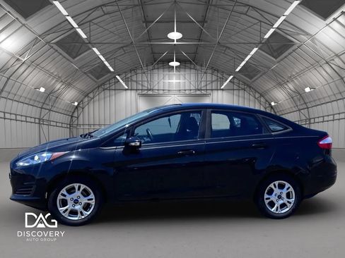Used 2014 Ford Fiesta SE FWD image 2