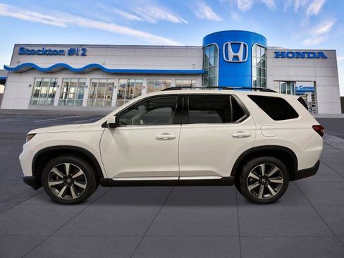 New 2025 Honda Pilot Touring image 2