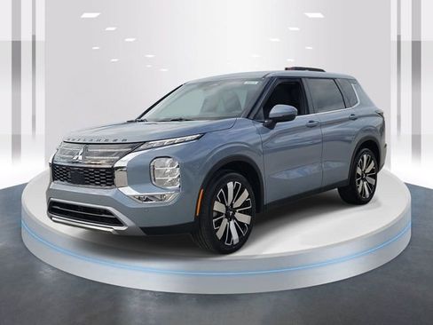 New 2026 Mitsubishi Outlander SE image 3