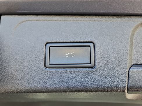 Certified 2023 Volkswagen Atlas SE w/ Panoramic Sunroof Package image 7