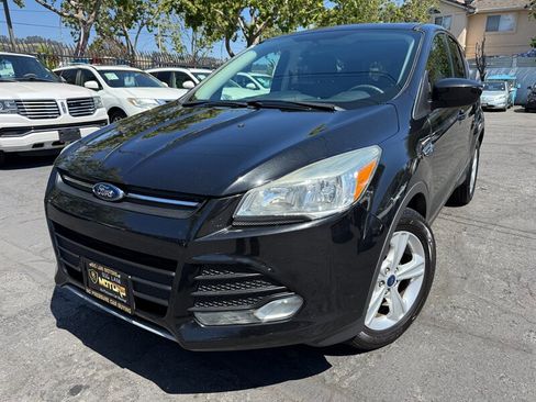 Used 2015 Ford Escape SE FWD image 1