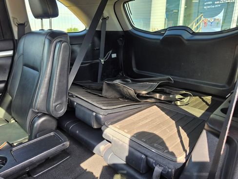 Used 2019 Toyota Highlander XLE AWD/4WD image 14
