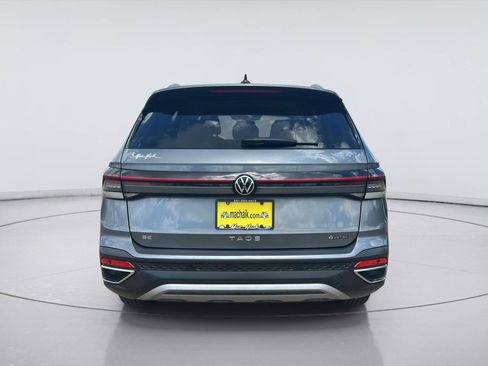 Used 2025 Volkswagen Taos SE AWD/4WD image 5