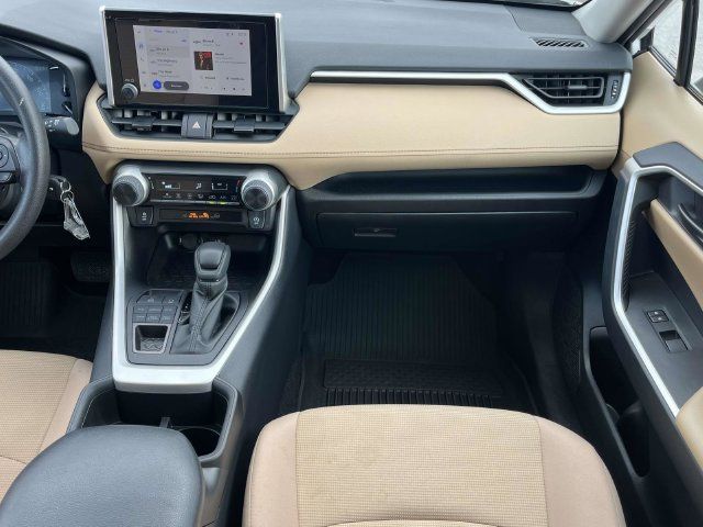 Used 2024 Toyota RAV4 LE AWD/4WD image 18