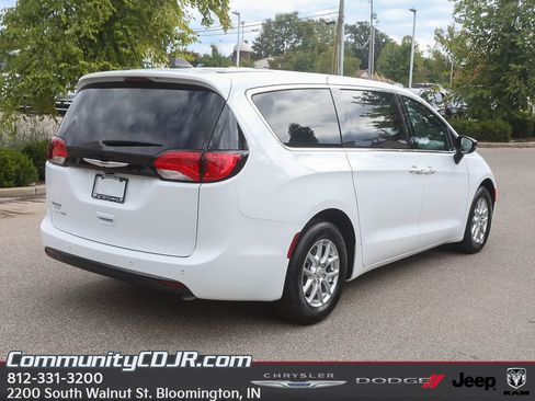 New 2026 Chrysler Voyager LX image 7