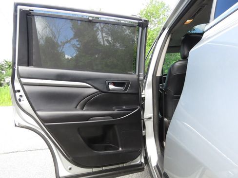 Used 2018 Toyota Highlander SE AWD/4WD image 20