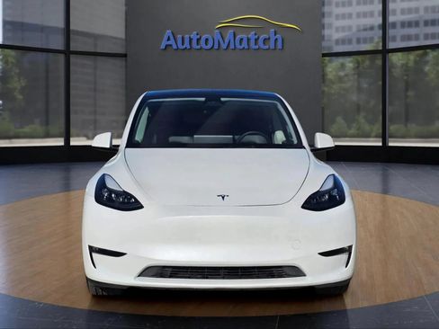 Used 2025 Tesla Model Y Long Range AWD/4WD image 2