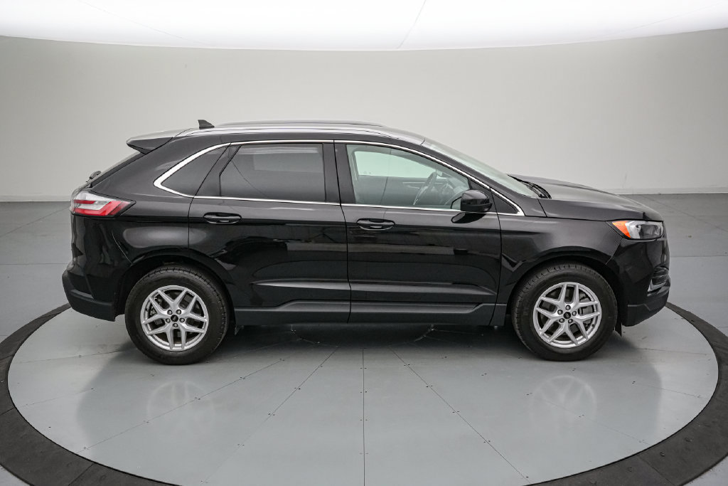 Certified 2024 Ford Edge SEL w/ Convenience Package AWD/4WD image 3