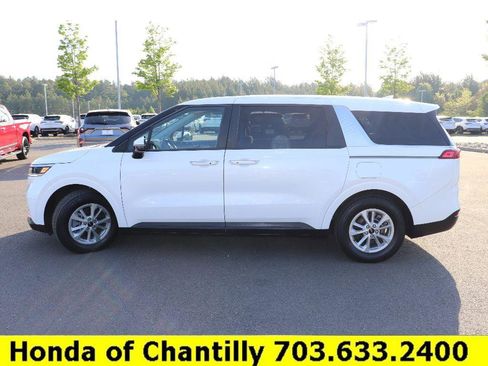 Used 2024 Kia Carnival LX FWD image 4