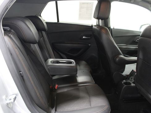 Used 2019 Chevrolet Trax LT w/ LT Convenience Package FWD image 21