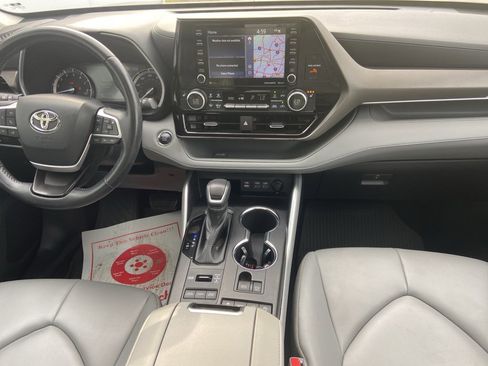 Used 2022 Toyota Highlander XLE image 10