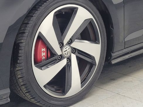 Used 2020 Volkswagen GTI SE image 30