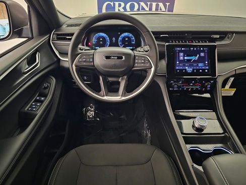 New 2025 Jeep Grand Cherokee Laredo X w/ Luxury Tech Group I image 18