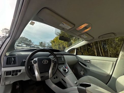Used 2014 Toyota Prius Two image 23