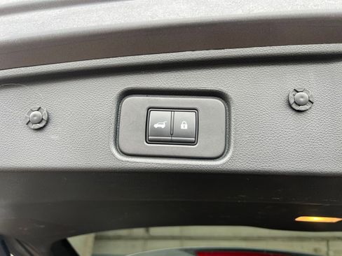Used 2025 Nissan Pathfinder SV AWD/4WD image 21