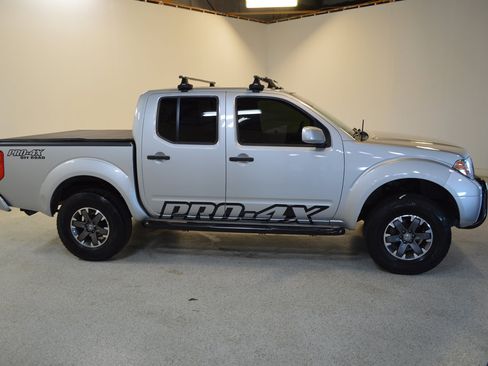 Used 2018 Nissan Frontier PRO-4X AWD/4WD image 2