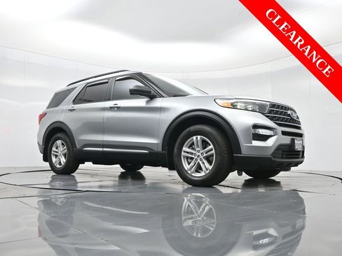 Used 2024 Ford Explorer XLT image 49