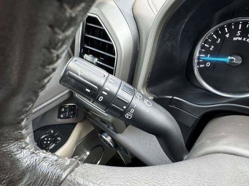 Used 2021 Ford Expedition XLT RWD image 24