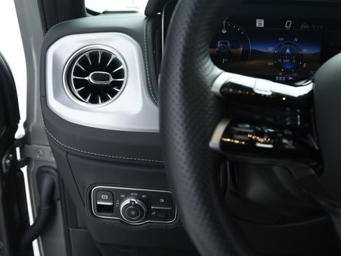 Used 2025 Mercedes-Benz G 550 image 30
