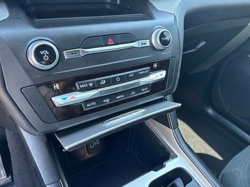 Used 2020 Ford Explorer XLT AWD/4WD image 24
