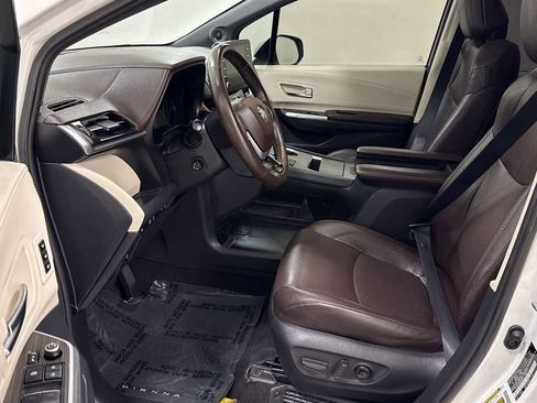 Certified 2021 Toyota Sienna Platinum image 13