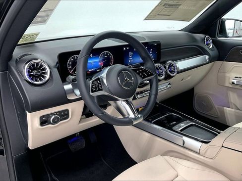 New 2026 Mercedes-Benz GLB 250 image 8