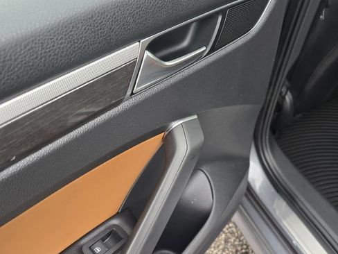 Used 2018 Volkswagen Passat 2.0T SEL Premium image 14