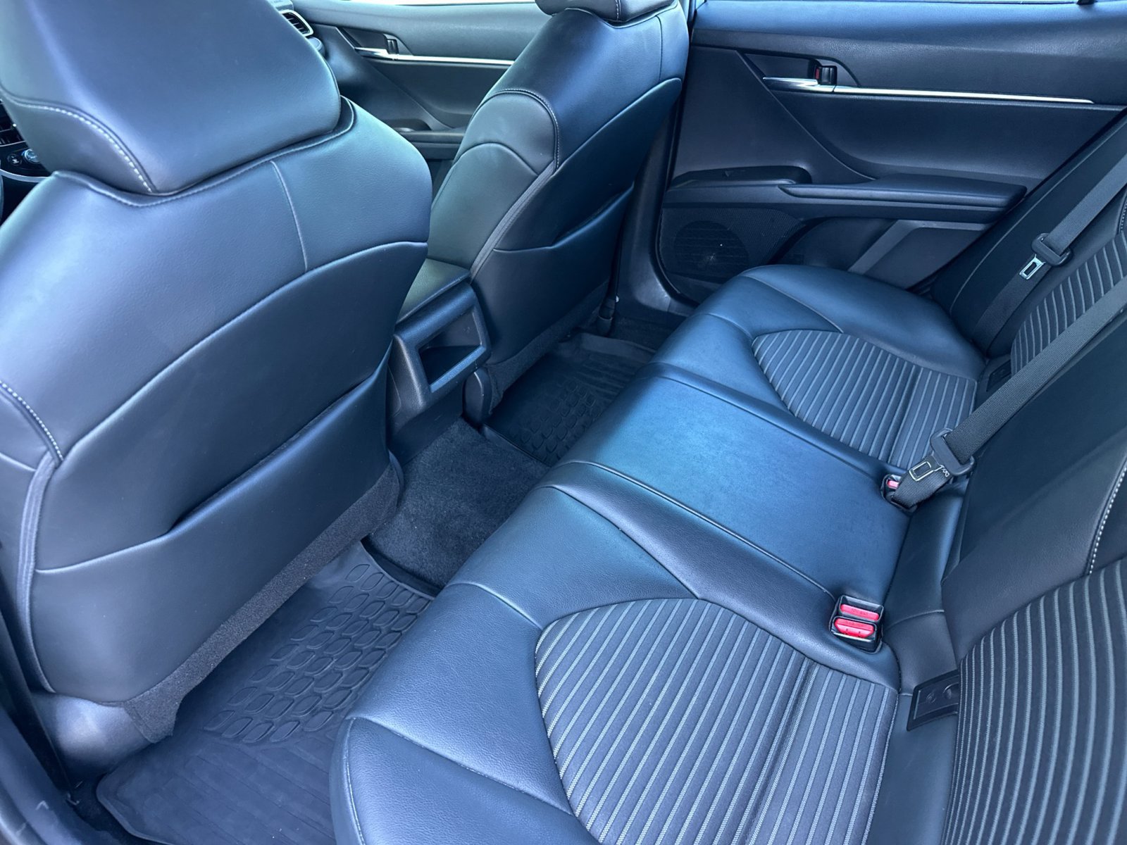 Used 2022 Toyota Camry SE w/ Convenience Package FWD image 12