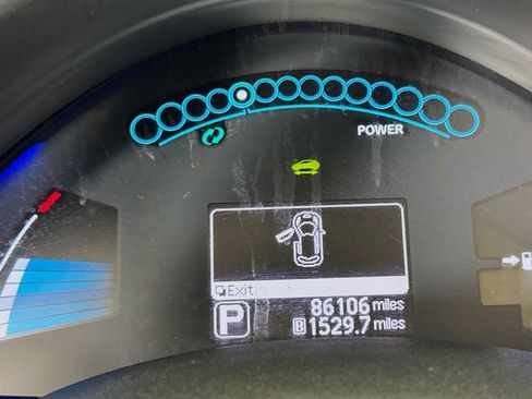 Used 2014 Nissan Leaf SL w/ Premium Package FWD image 16