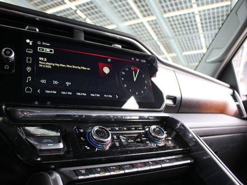 Used 2024 GMC Sierra 2500 Denali w/ Denali Reserve Package image 17