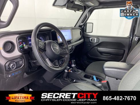 Used 2024 Jeep Wrangler Unlimited w/ Convenience Group AWD/4WD image 11
