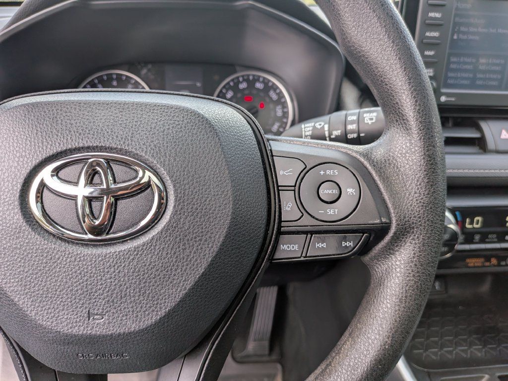 Used 2022 Toyota RAV4 XLE w/ Convenience Package FWD image 15
