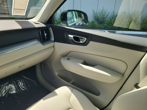 Used 2023 Volvo XC60 B5 Core w/ Climate Package FWD image 15