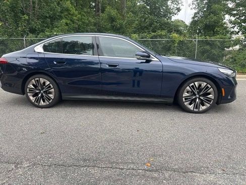 Used 2026 BMW 530i w/ Premium Package RWD image 4