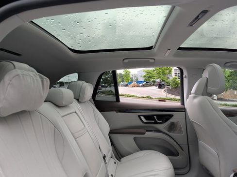 Used 2023 Mercedes-Benz EQS 580 4MATIC SUV image 17