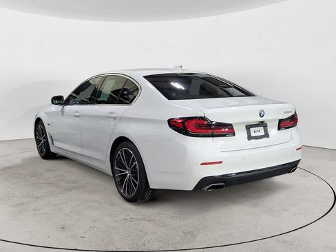 Used 2023 BMW 530e w/ Executive Package image 3