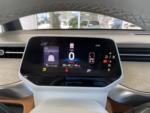 Used 2025 Volkswagen ID. Buzz 1st Edition image 23