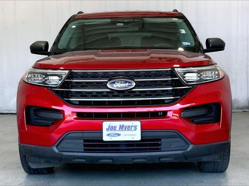 Used 2023 Ford Explorer XLT RWD image 3