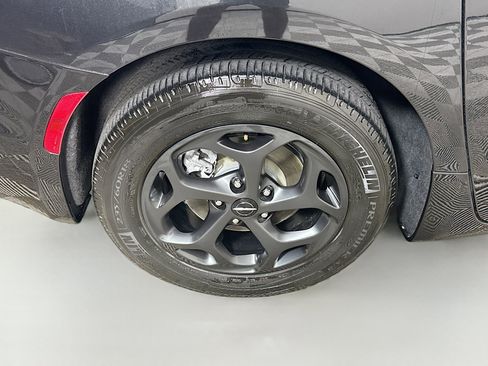 Used 2022 Chrysler Pacifica Touring-L w/ S Appearance Package image 10