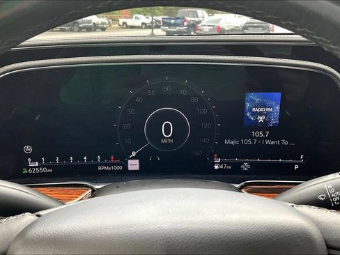 Used 2021 Cadillac Escalade Premium Luxury AWD/4WD image 13